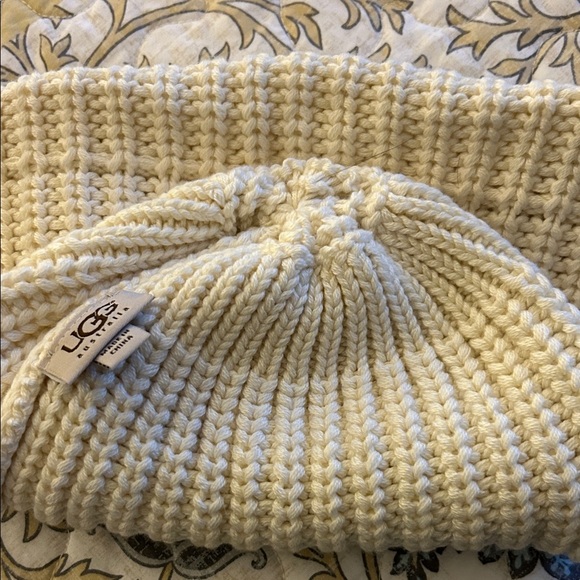 UGG Beanie - Picture 4 of 5